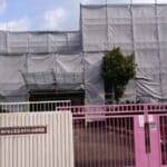 スポーツ施設　神戸市立きぼうの丘幼稚園　外壁・屋上防水改修他工事　弊社元請け施工‐施工中